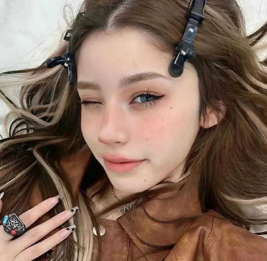 爱闪亮高清封面